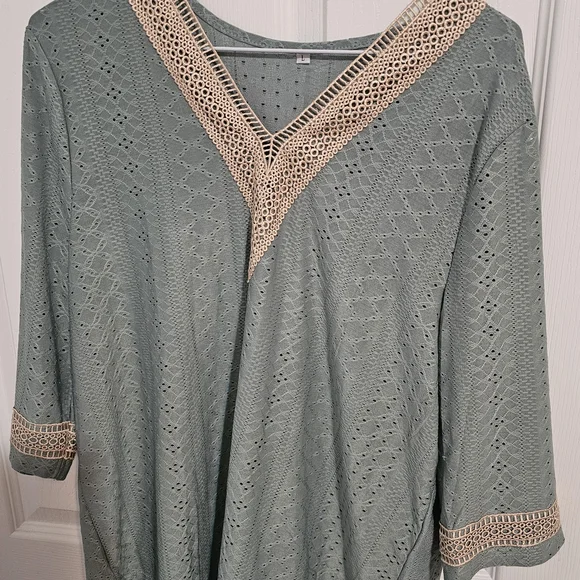 Women's Green V Neck 3/4 Sleeve Lace Detail Top Unbranded Size Large - Picture 2 of 8